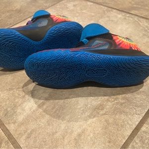 Nike Kyrie Youth sneakers